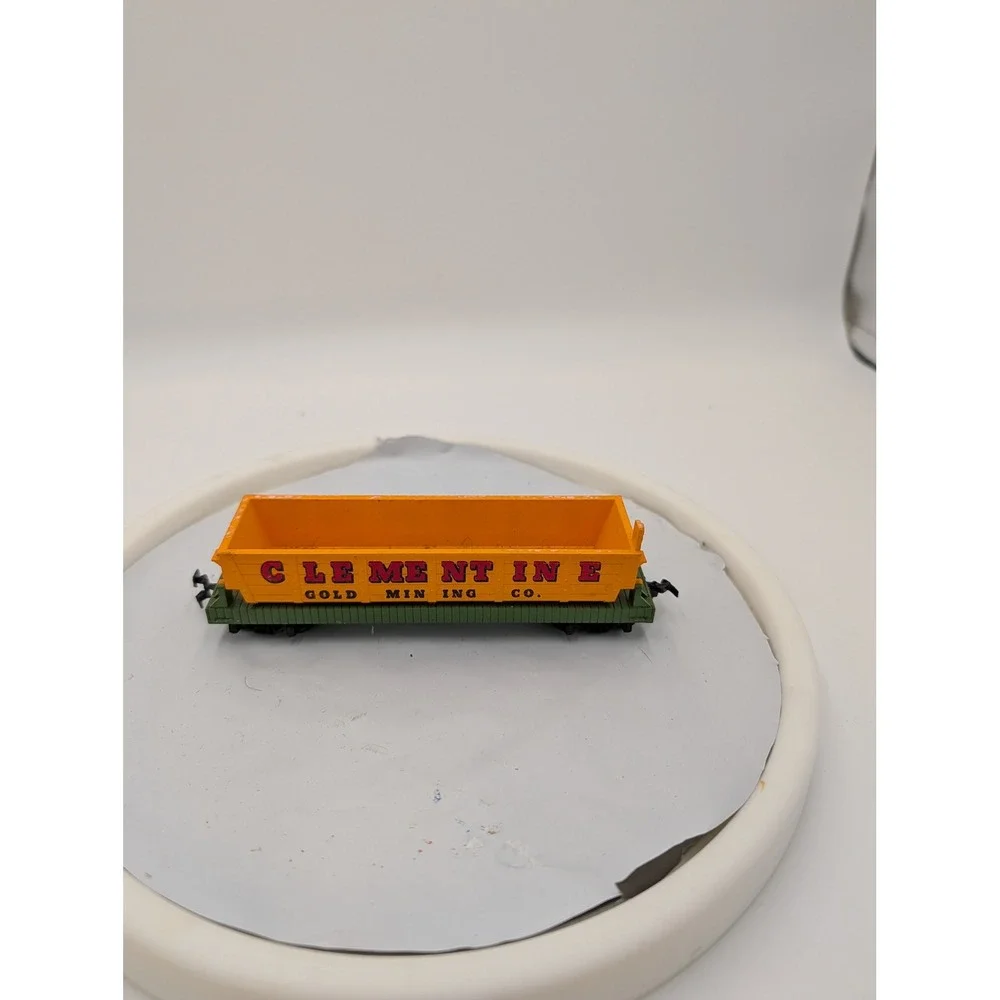 HO Scale Clementine Gold Mining Co Boxcar Yellow Green Model Train Rolling Stock